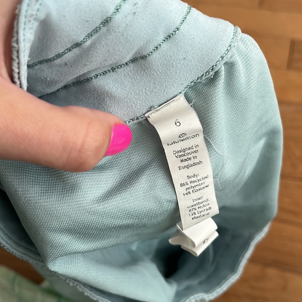 Lululemon Tracker Short - Picture 4 of 4